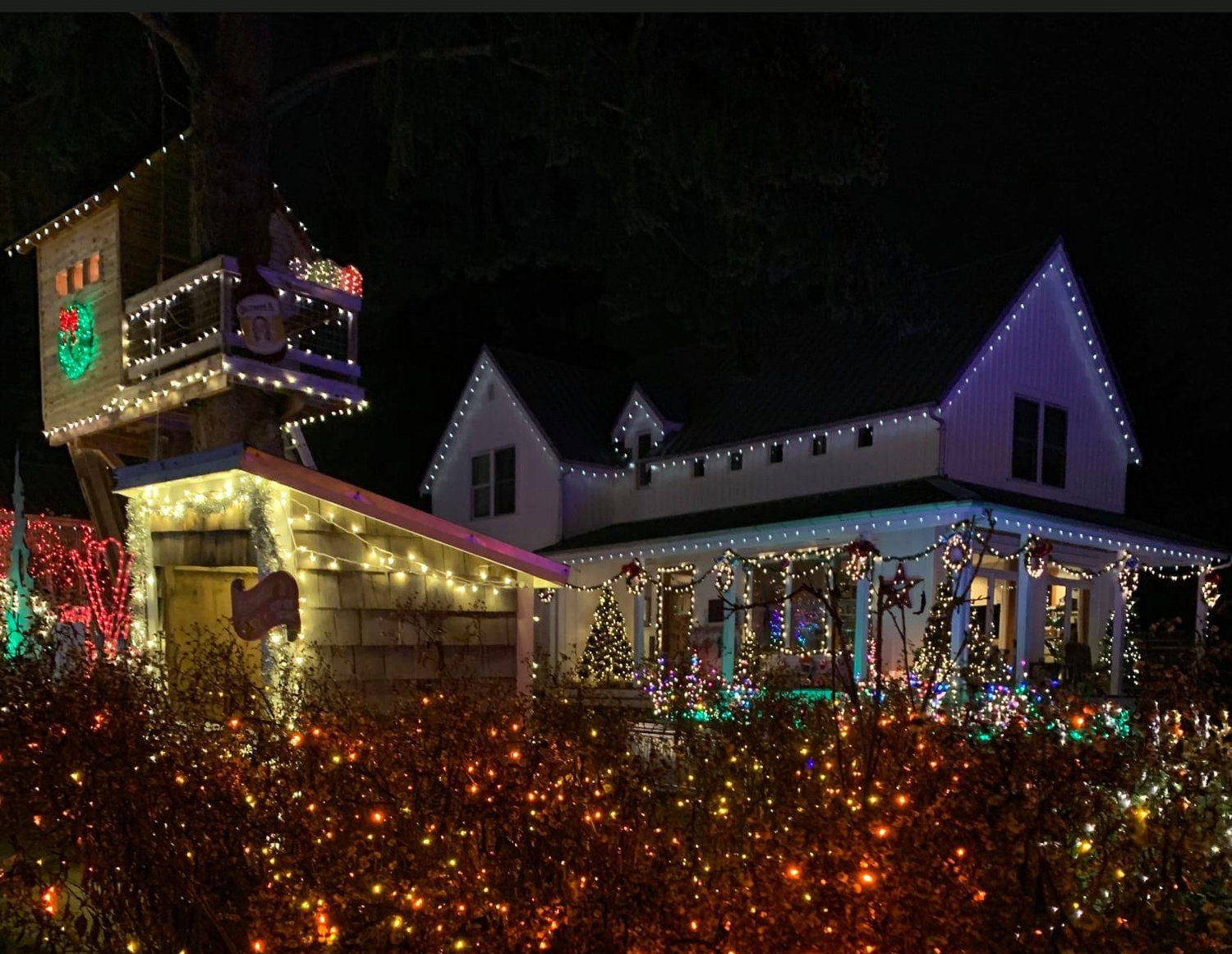 Thousands of Christmas lights illuminate neighborhood at Oly